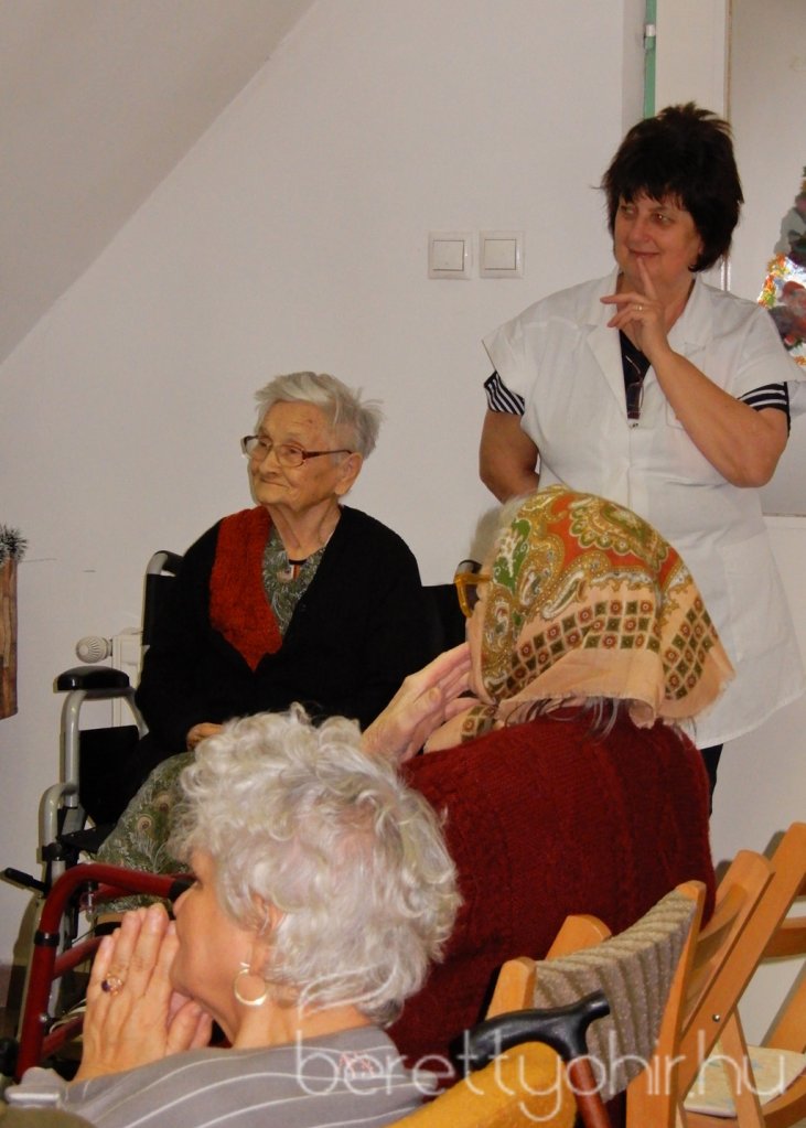 Mesét kaptak ajándékba 18